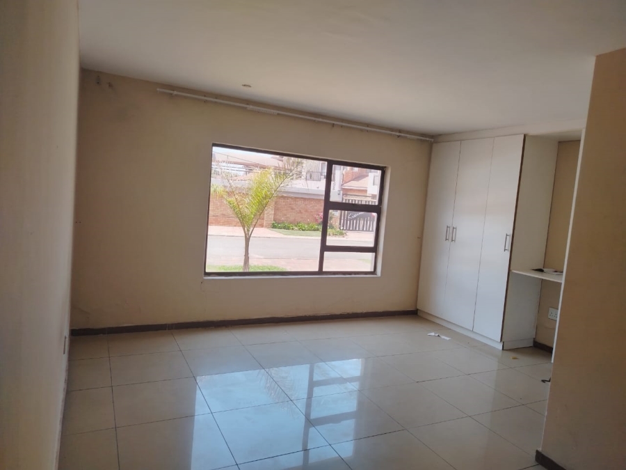 6 Bedroom Property for Sale in Sonneveld Gauteng