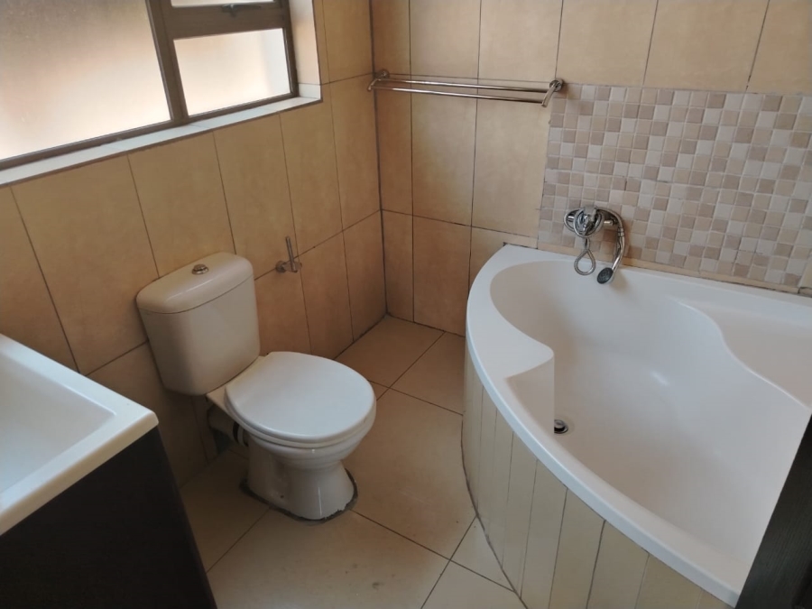 6 Bedroom Property for Sale in Sonneveld Gauteng