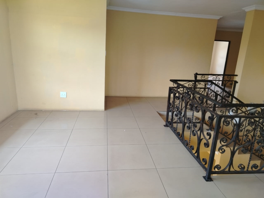 6 Bedroom Property for Sale in Sonneveld Gauteng