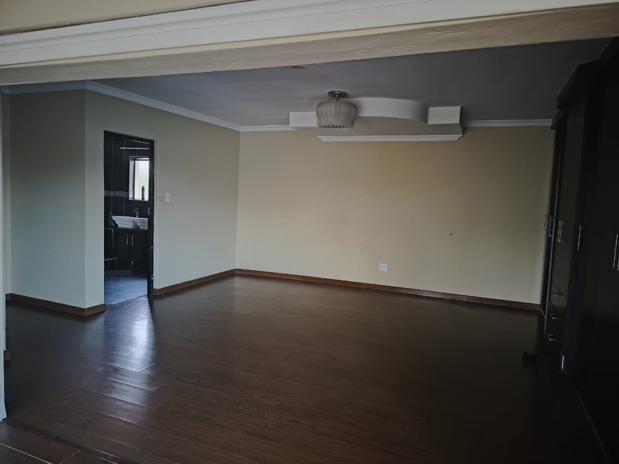 6 Bedroom Property for Sale in Sonneveld Gauteng