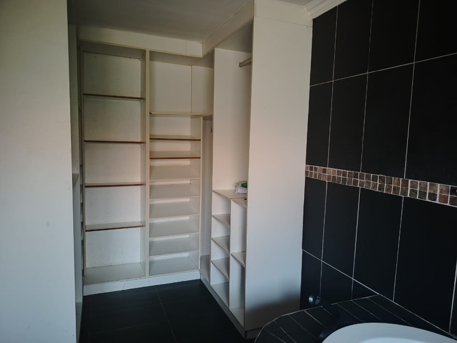 6 Bedroom Property for Sale in Sonneveld Gauteng