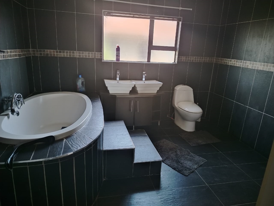 6 Bedroom Property for Sale in Sonneveld Gauteng