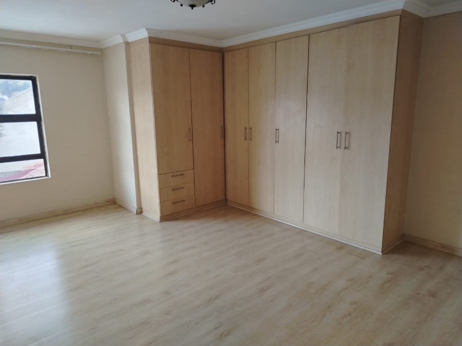 6 Bedroom Property for Sale in Sonneveld Gauteng