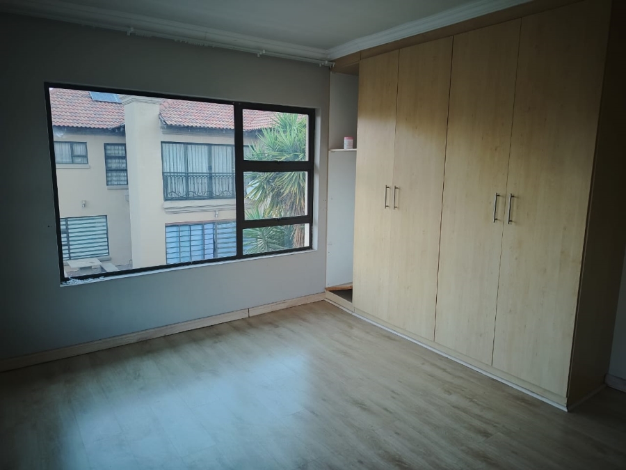 6 Bedroom Property for Sale in Sonneveld Gauteng