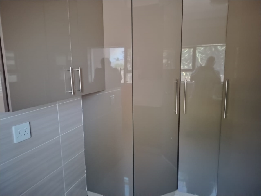 6 Bedroom Property for Sale in Sonneveld Gauteng