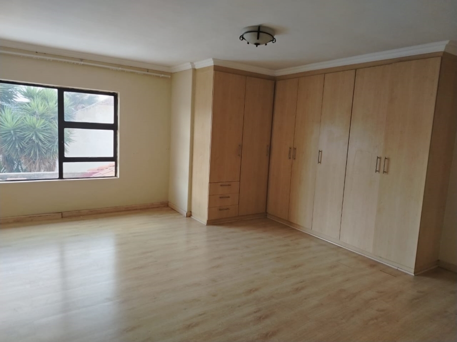 6 Bedroom Property for Sale in Sonneveld Gauteng