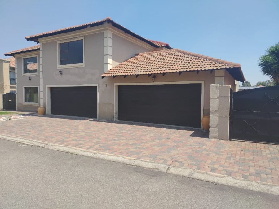 6 Bedroom Property for Sale in Sonneveld Gauteng