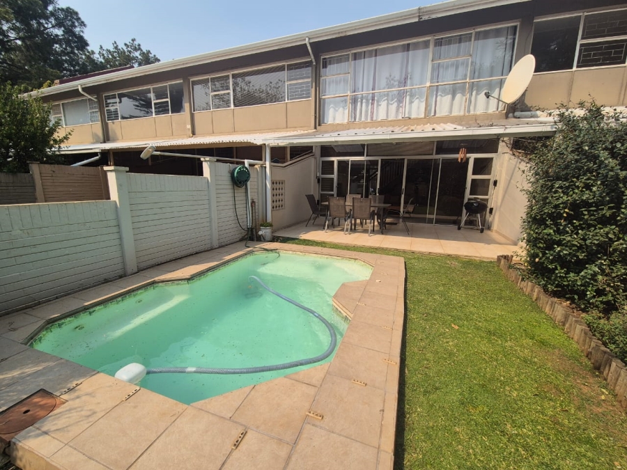 2 Bedroom Property for Sale in Three Rivers Proper Gauteng