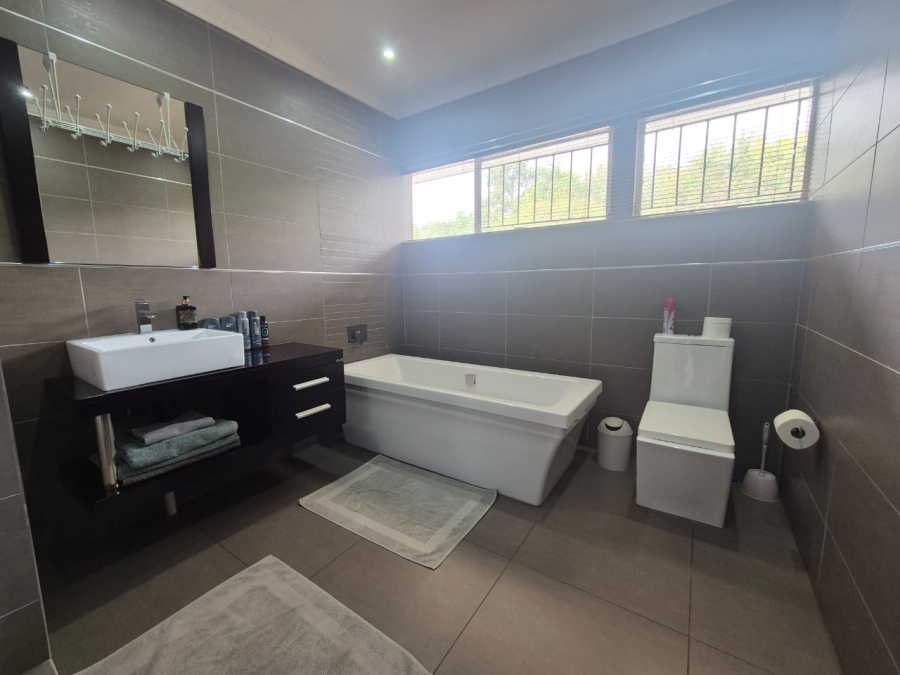2 Bedroom Property for Sale in Three Rivers Proper Gauteng