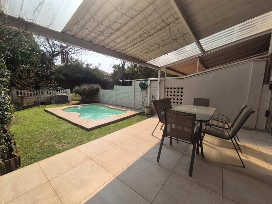 2 Bedroom Property for Sale in Three Rivers Proper Gauteng