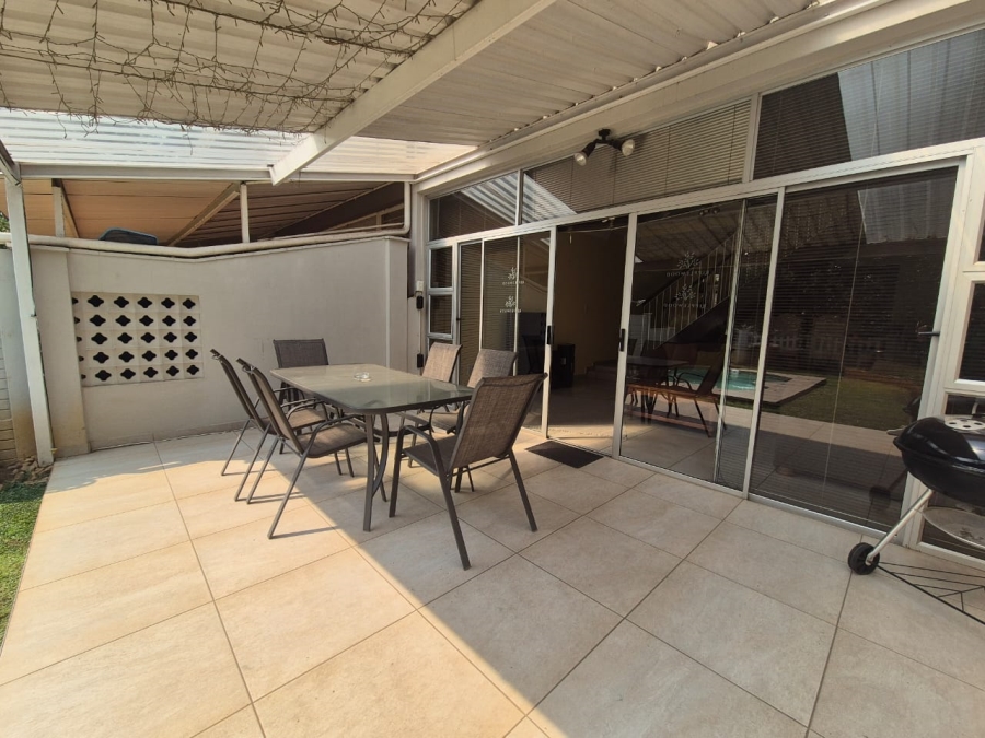 2 Bedroom Property for Sale in Three Rivers Proper Gauteng