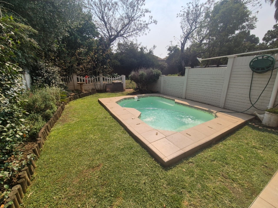 2 Bedroom Property for Sale in Three Rivers Proper Gauteng