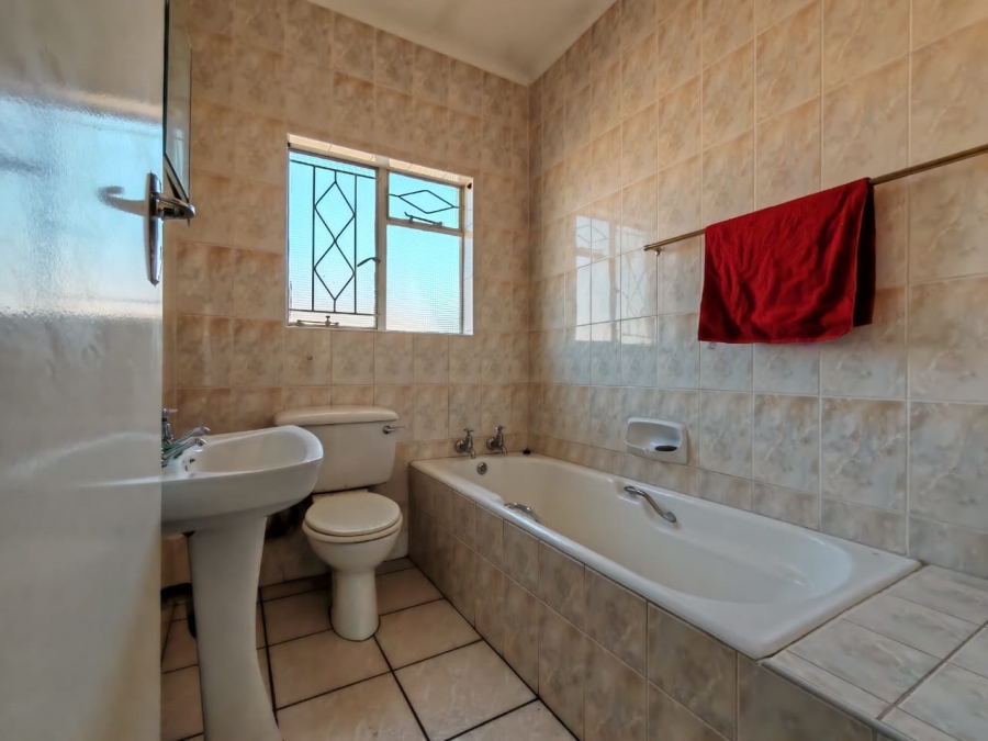 3 Bedroom Property for Sale in Three Rivers Proper Gauteng