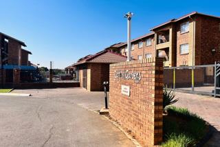 2 Bedroom Property for Sale in Karenpark Gauteng