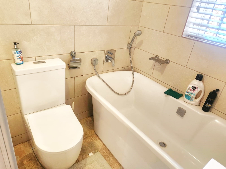 To Let 2 Bedroom Property for Rent in Die Hoewes Gauteng
