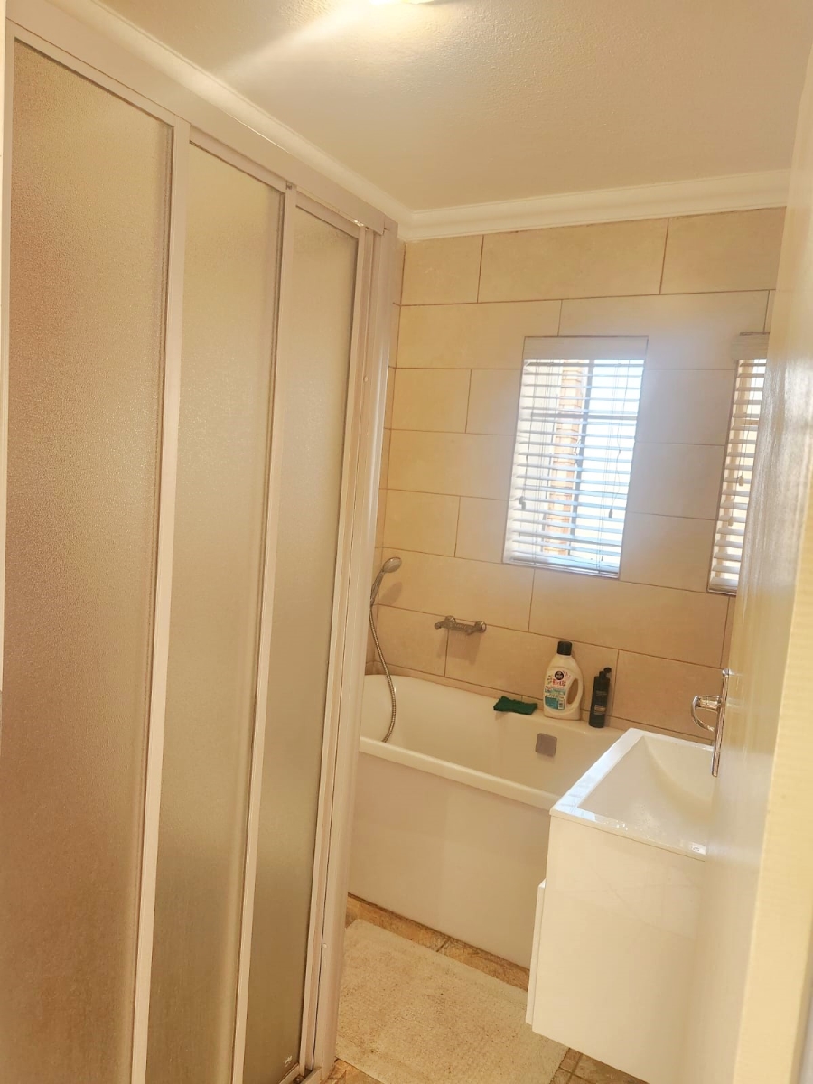 To Let 2 Bedroom Property for Rent in Die Hoewes Gauteng