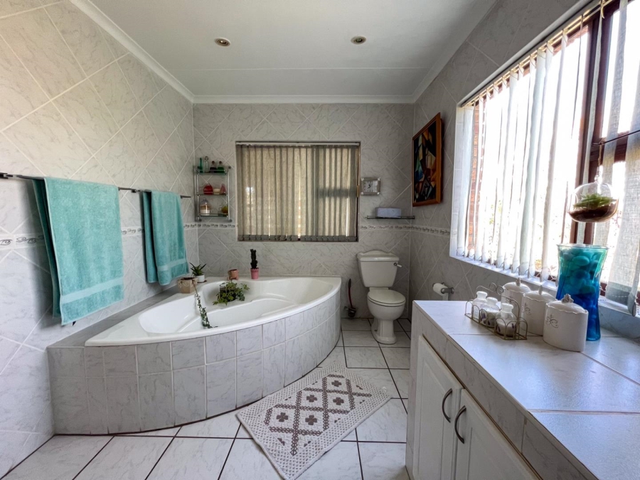 9 Bedroom Property for Sale in Blue Saddle Ranches Gauteng