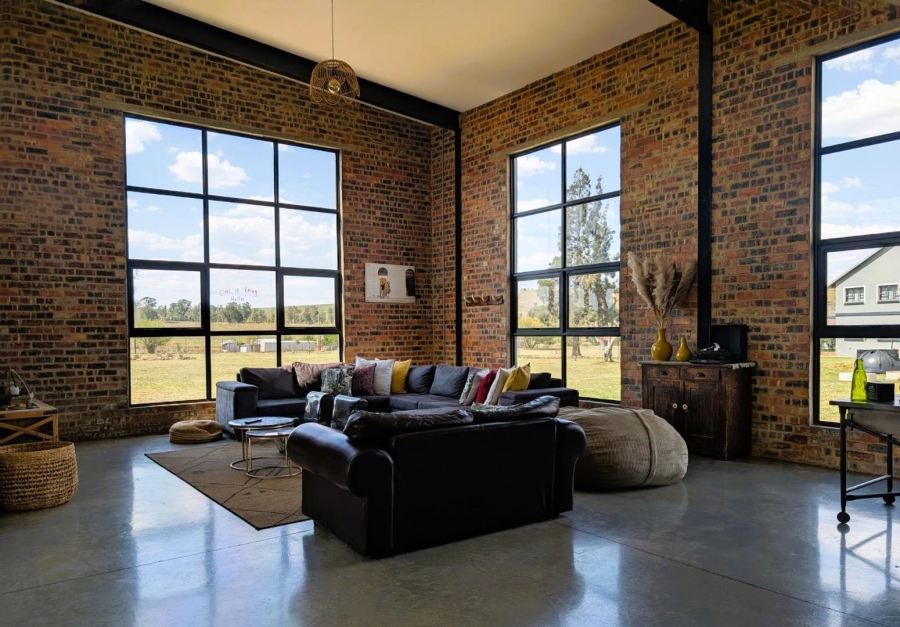 5 Bedroom Property for Sale in Blue Saddle Ranches Gauteng