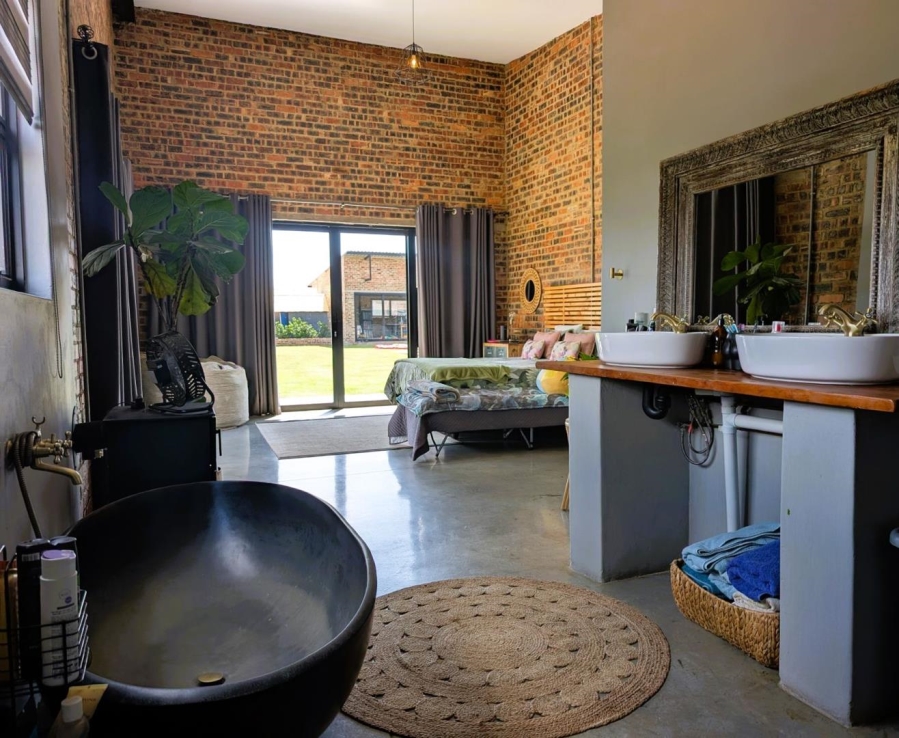 5 Bedroom Property for Sale in Blue Saddle Ranches Gauteng