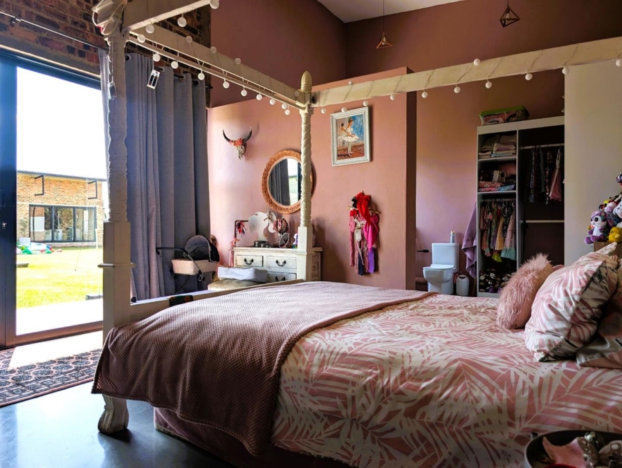 5 Bedroom Property for Sale in Blue Saddle Ranches Gauteng