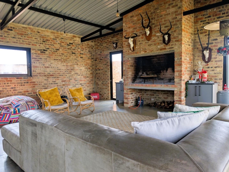 5 Bedroom Property for Sale in Blue Saddle Ranches Gauteng