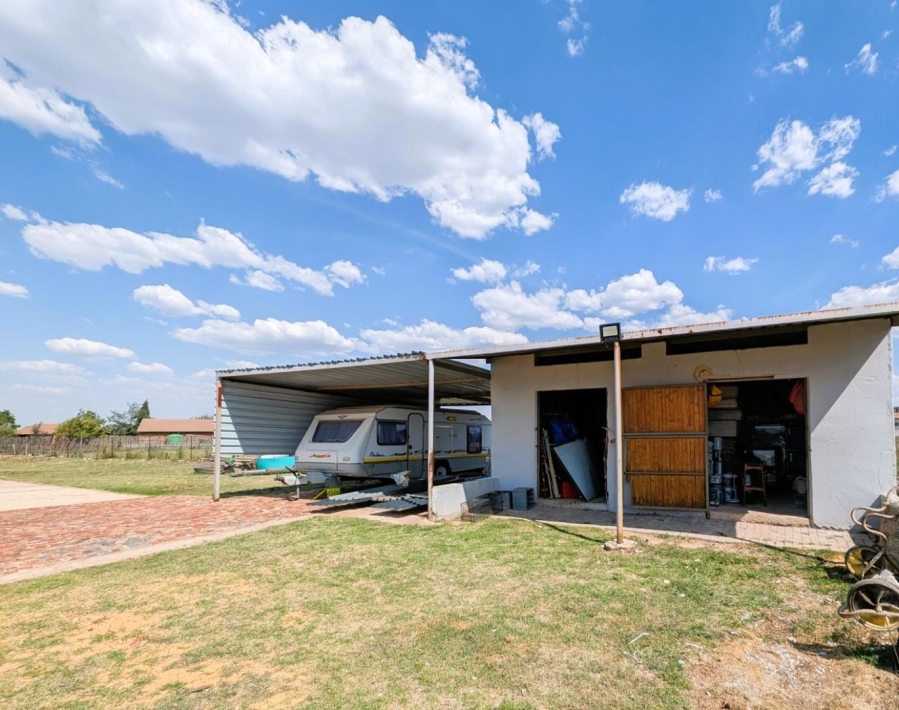 5 Bedroom Property for Sale in Blue Saddle Ranches Gauteng