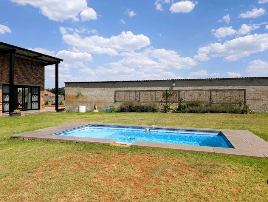 5 Bedroom Property for Sale in Blue Saddle Ranches Gauteng