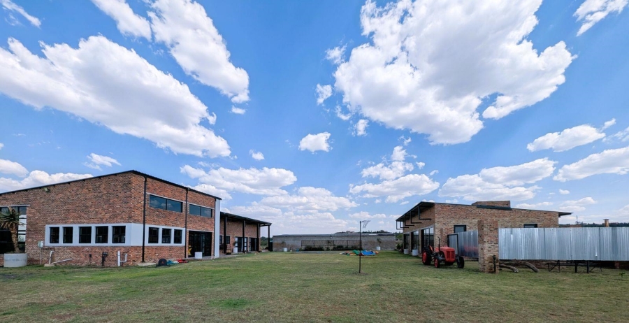 5 Bedroom Property for Sale in Blue Saddle Ranches Gauteng