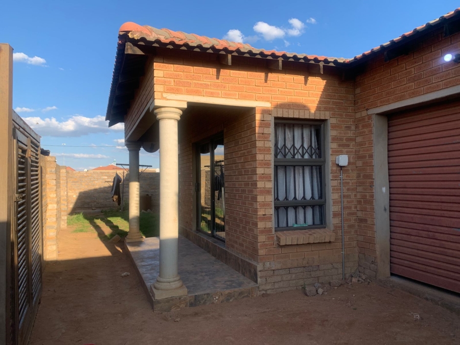 3 Bedroom Property for Sale in Mohlakeng Gauteng