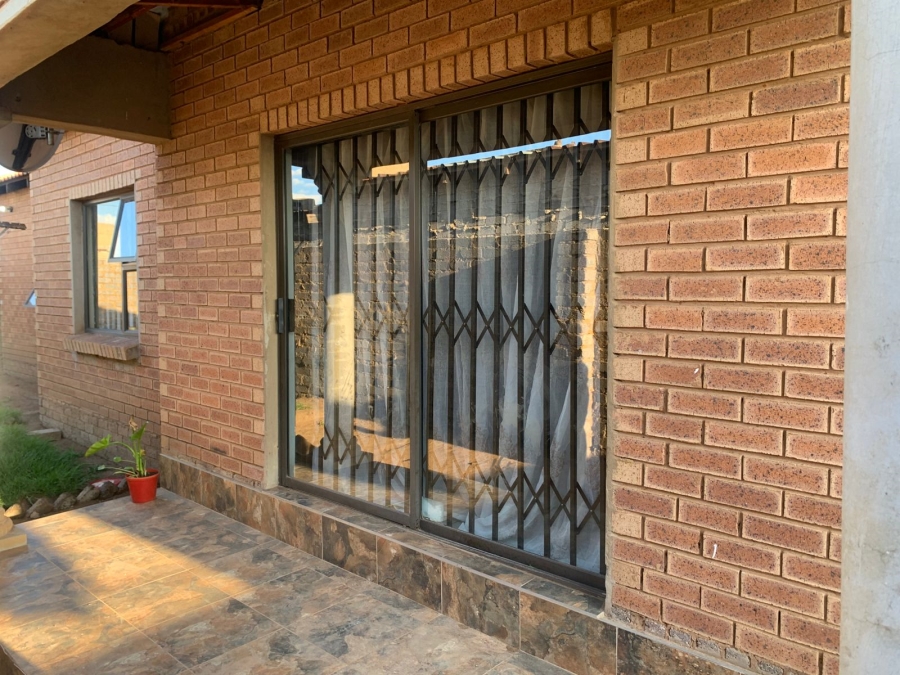 3 Bedroom Property for Sale in Mohlakeng Gauteng