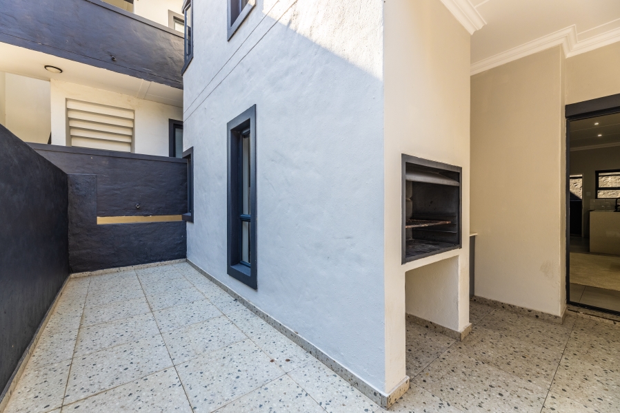 2 Bedroom Property for Sale in Bryanston Gauteng