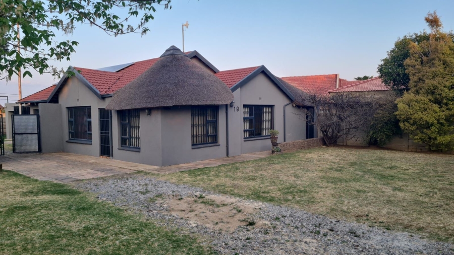 4 Bedroom Property for Sale in Finsbury Gauteng