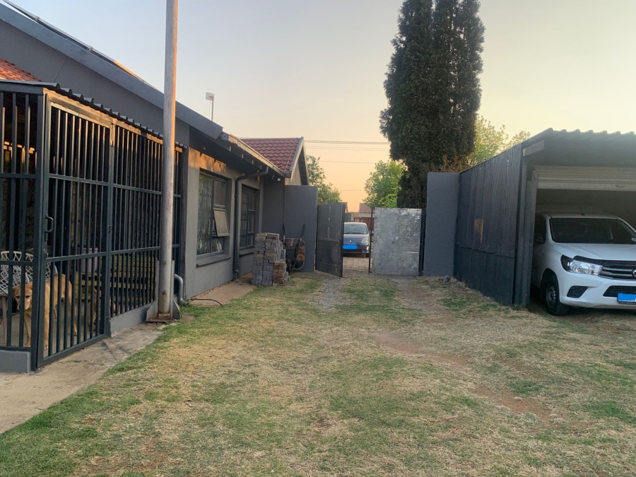4 Bedroom Property for Sale in Finsbury Gauteng