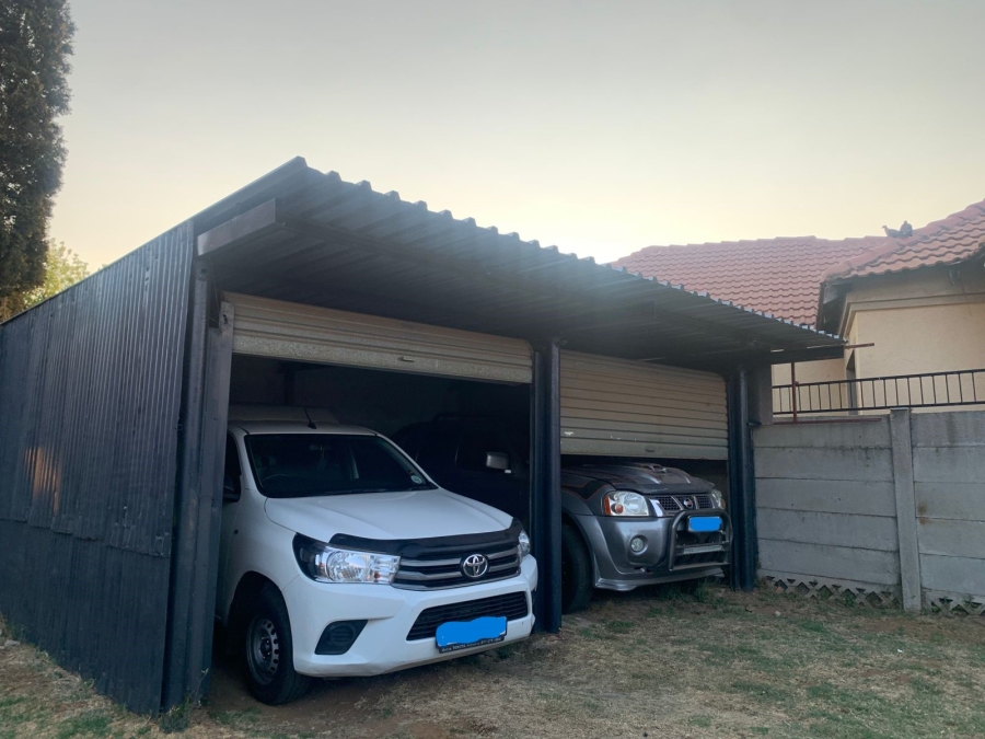 4 Bedroom Property for Sale in Finsbury Gauteng