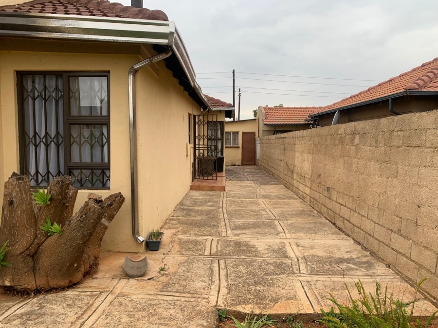 3 Bedroom Property for Sale in Protea Glen Gauteng