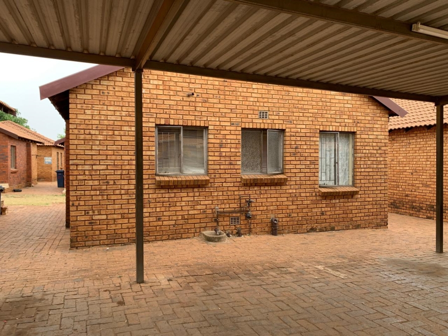 2 Bedroom Property for Sale in Protea Glen Gauteng