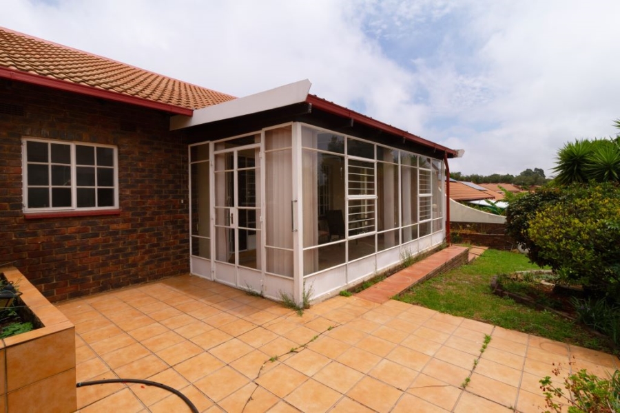 2 Bedroom Property for Sale in Helderkruin Gauteng