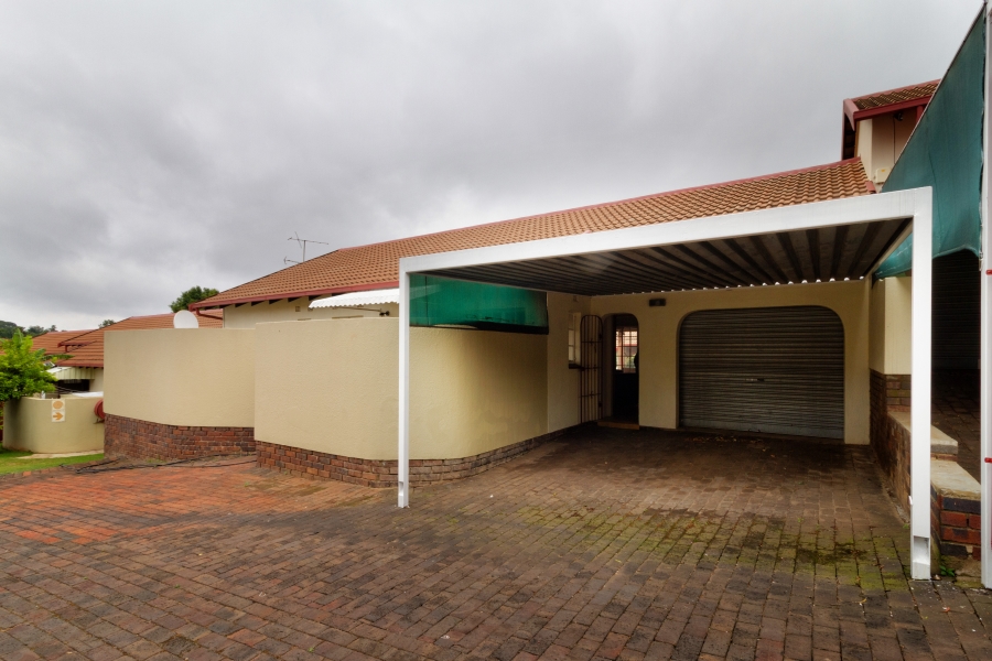 2 Bedroom Property for Sale in Helderkruin Gauteng