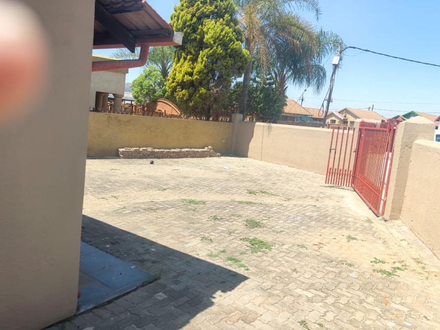 To Let 2 Bedroom Property for Rent in Mahube Valley Gauteng