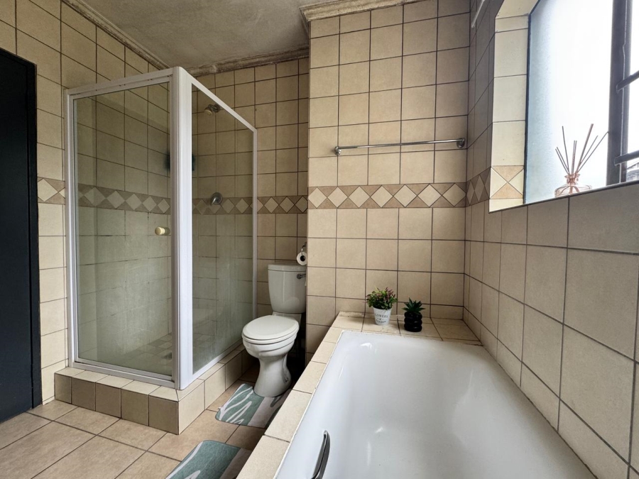 1 Bedroom Property for Sale in Noordwyk Gauteng