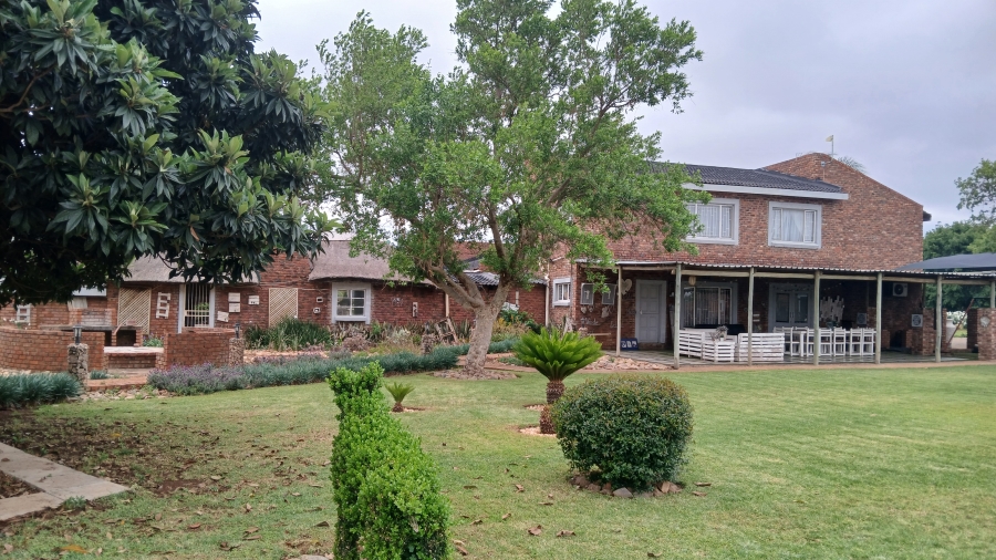 7 Bedroom Property for Sale in Haakdoornboom Gauteng