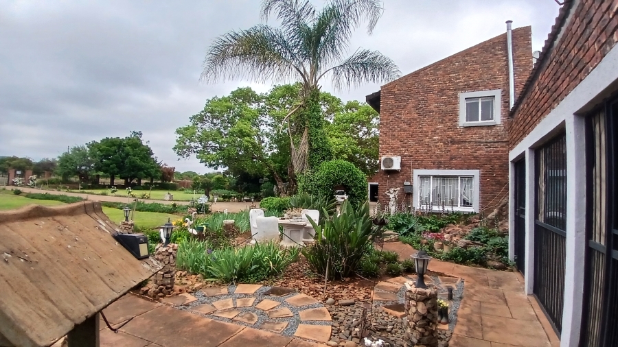 7 Bedroom Property for Sale in Haakdoornboom Gauteng