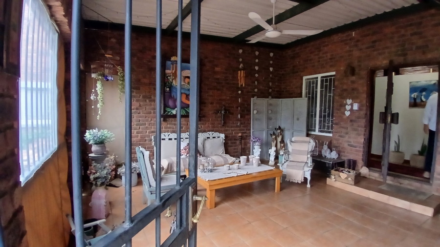 7 Bedroom Property for Sale in Haakdoornboom Gauteng