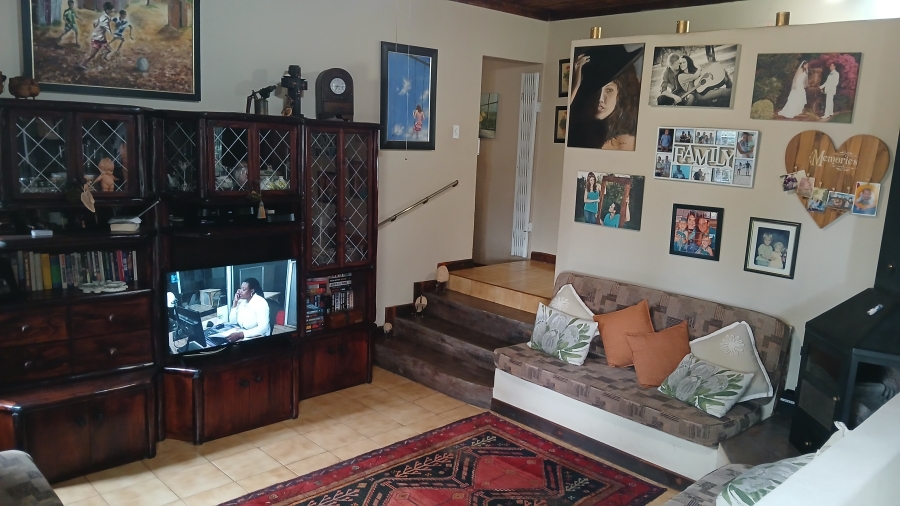 7 Bedroom Property for Sale in Haakdoornboom Gauteng