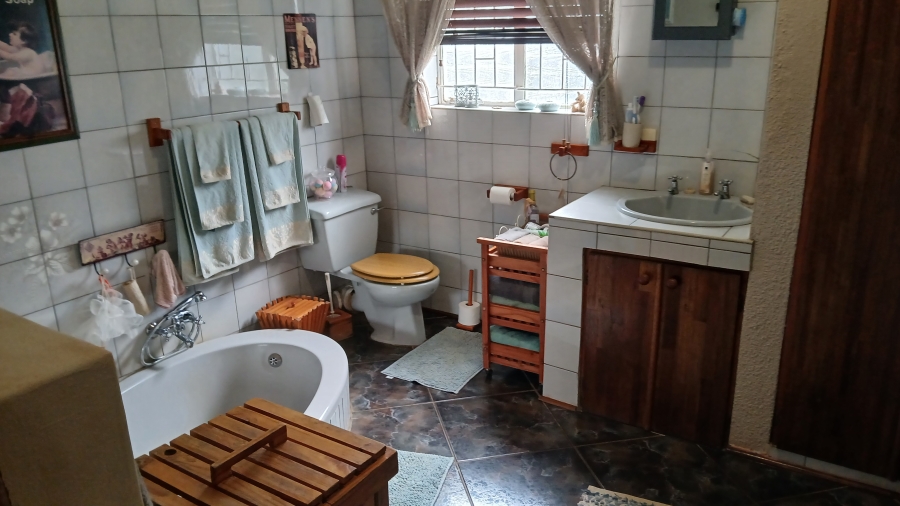 7 Bedroom Property for Sale in Haakdoornboom Gauteng