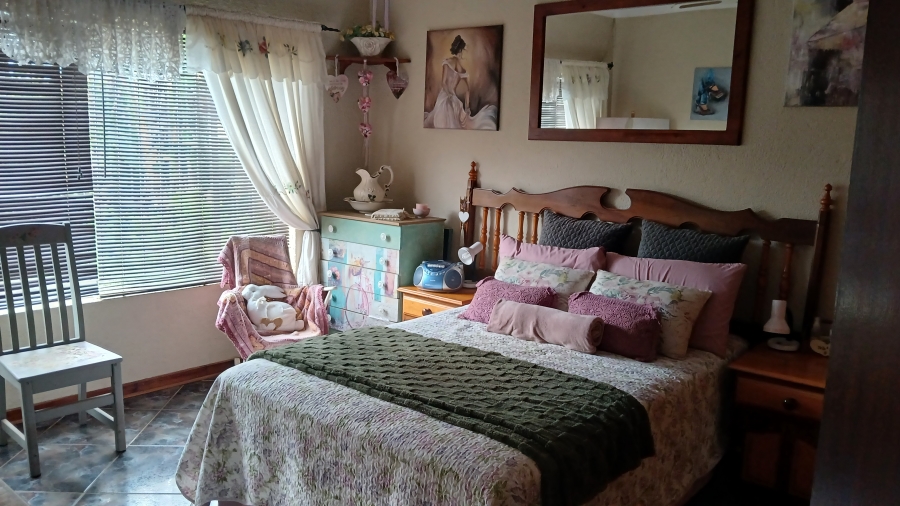 7 Bedroom Property for Sale in Haakdoornboom Gauteng