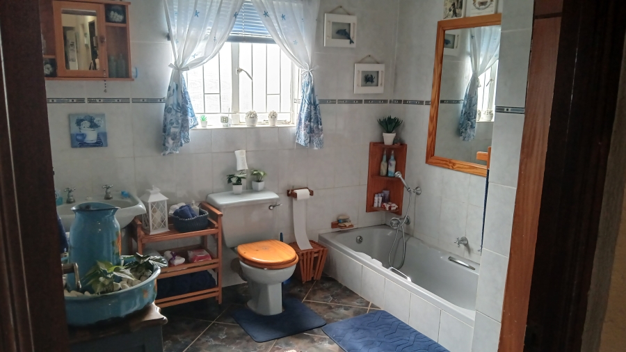 7 Bedroom Property for Sale in Haakdoornboom Gauteng