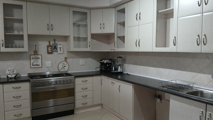 7 Bedroom Property for Sale in Haakdoornboom Gauteng