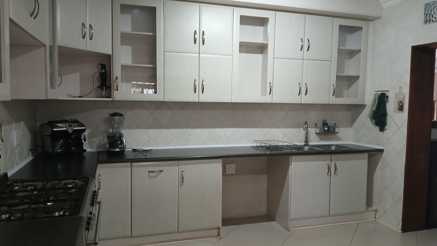 7 Bedroom Property for Sale in Haakdoornboom Gauteng