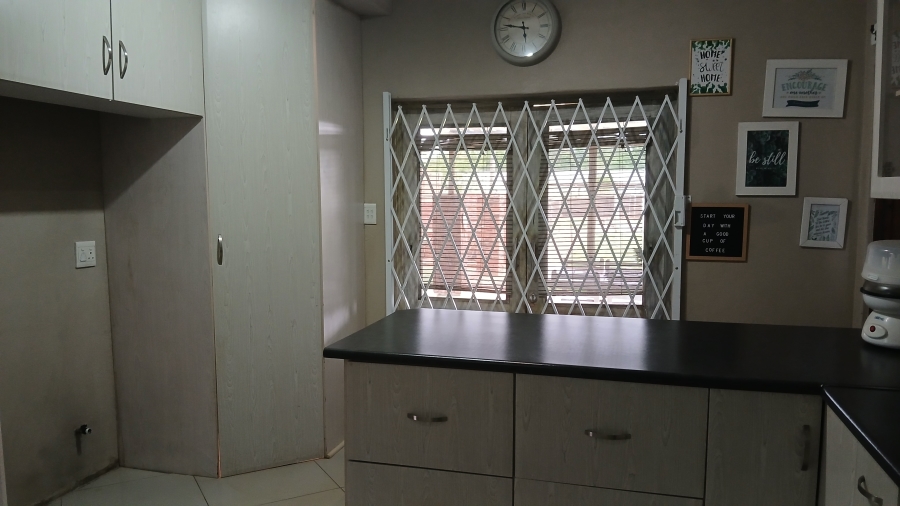 7 Bedroom Property for Sale in Haakdoornboom Gauteng